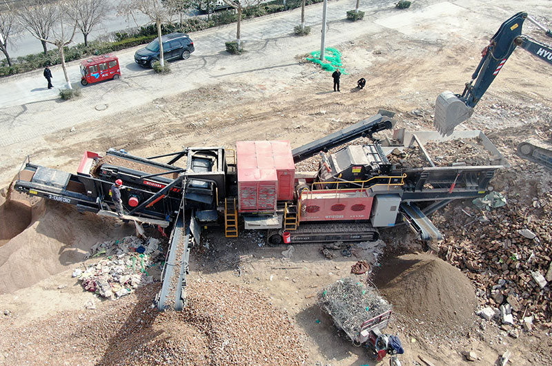 The mobile crusher is ideal crushing equipment for recycling tailings, asphalt, concrete construction waste, slag, and other waste.