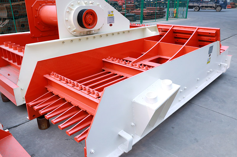 Vibrating feeder (vibratory feeder) suitable for bulk and granular materials