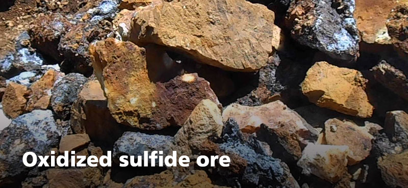 Oxidación de mineral de sulfuro.