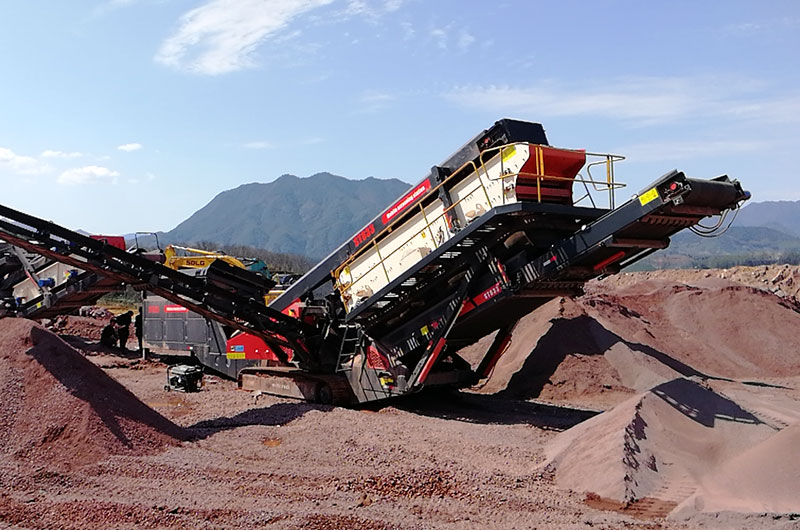 Mobile screening plant in the Philippines