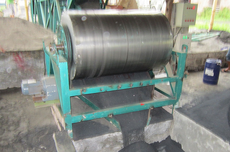 Dry magnetic drum separator