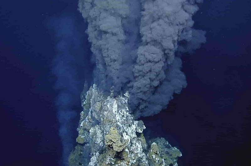 La pirrotita se produce en fumadores negros en el fondo del mar.