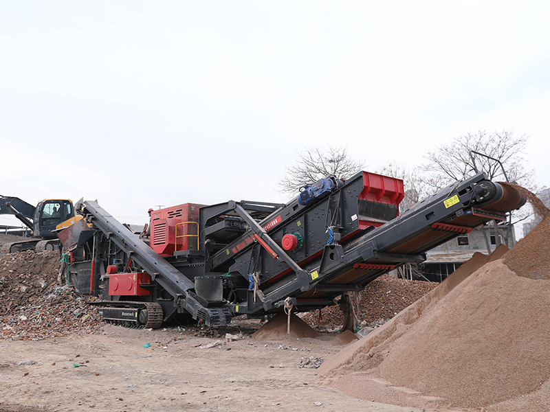 Track-mounted mobile c&d waste recycling equipment