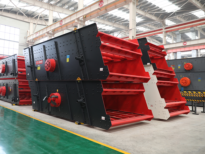 The vibrating screen of limestone sand