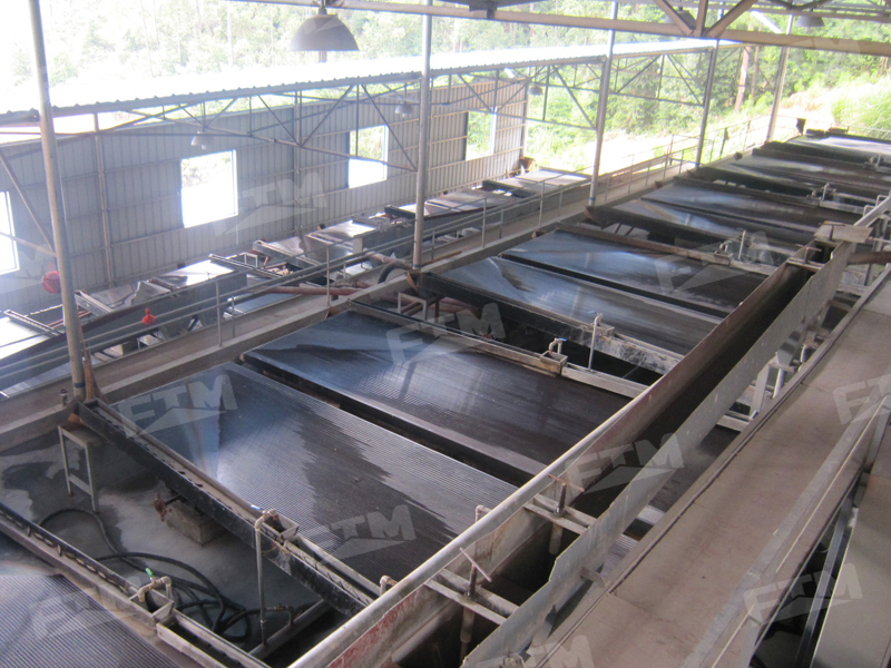 Gravity beneficiation of gold ore