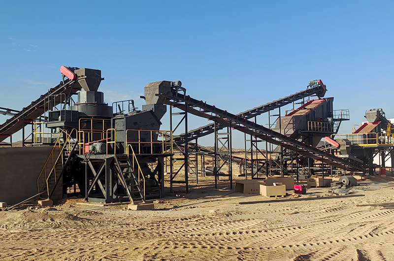 Trituradora de impacto en una línea de producción de arena de piedra caliza